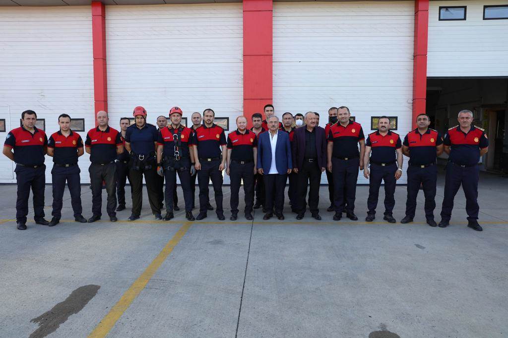 BAŞKAN GÜLER, İTFAİYE EKİPLERİ İLE BİR ARAYA GELDİ